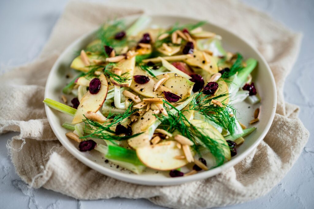 Fenchelsalat mit einem leichten Zitronen-Dill-Dressing