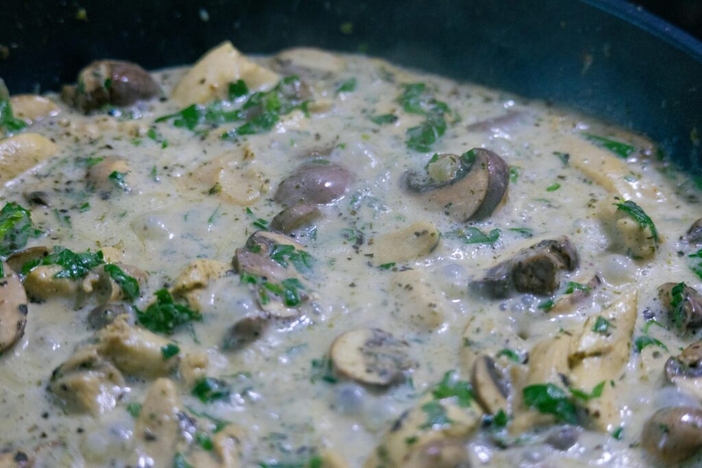 Schupfnudeln in einer Rahmsoße mit Speck und Lauch