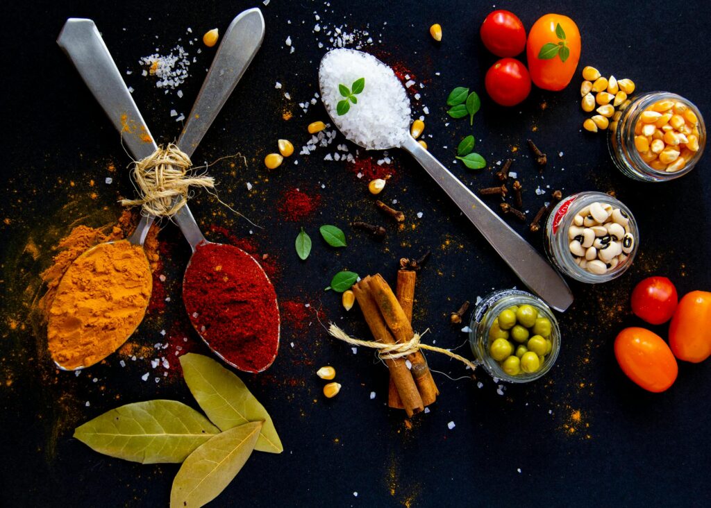 Gemüsepfanne mit roten Paprika und einer Senfsoße