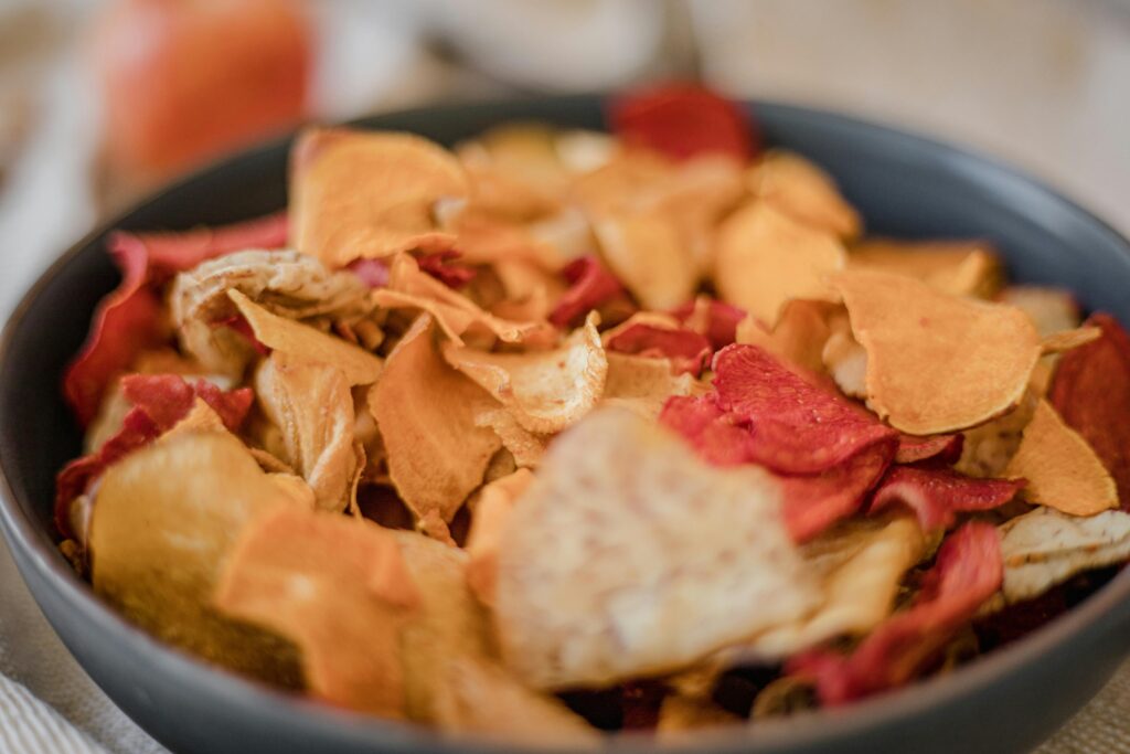 Süßkartoffel-Chips aus dem Ofen knusprig backen
