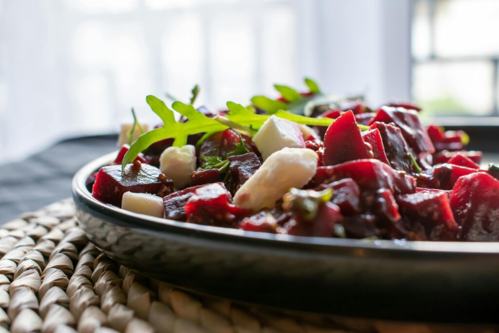 Rote-Bete-Kartoffel-Auflauf mit einer cremigen Käsekruste