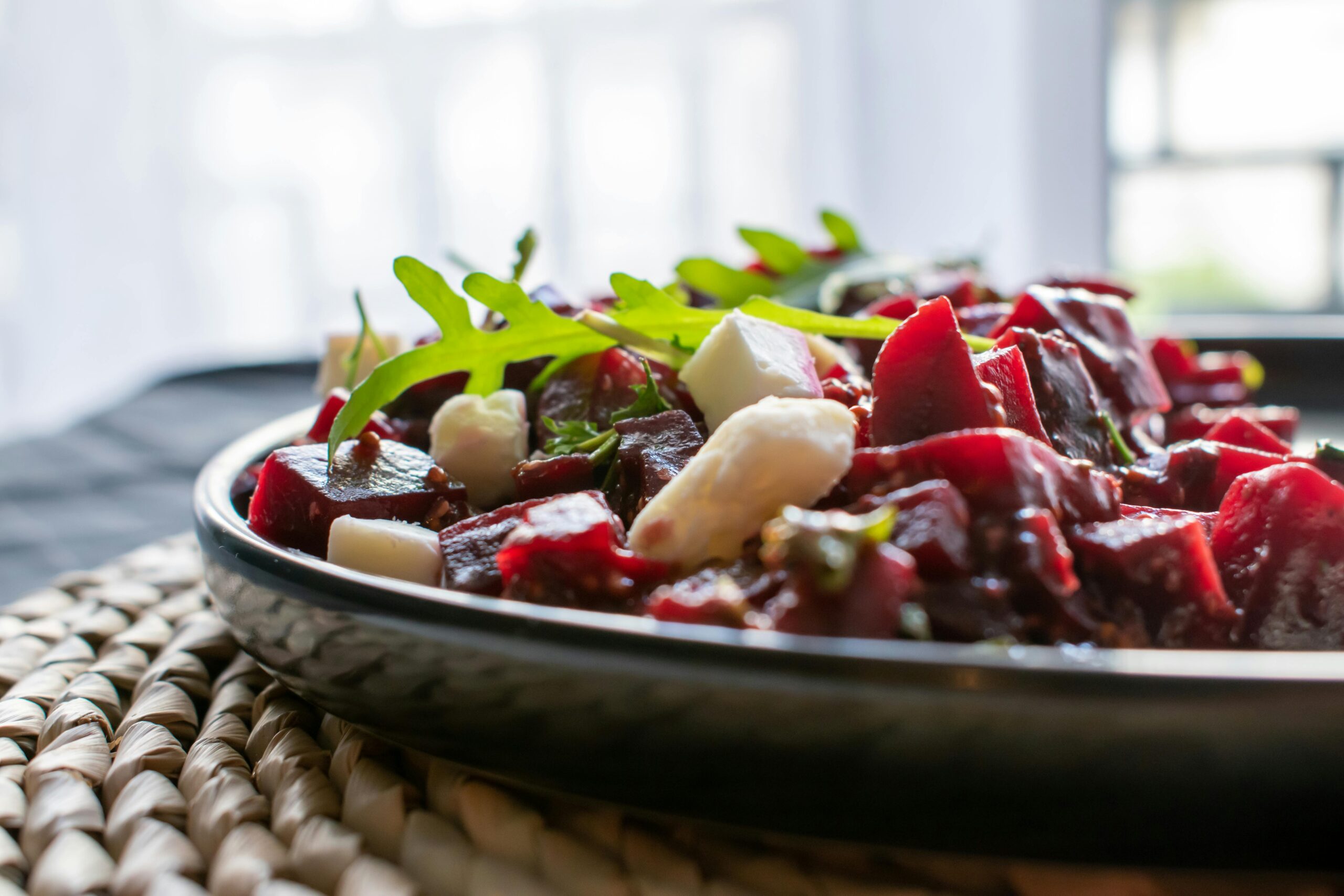 Rote-Bete-Kartoffel-Auflauf mit einer cremigen Käsekruste