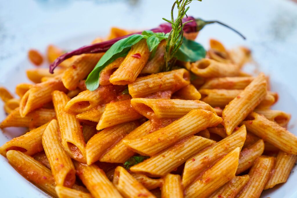 Pasta mit einer cremigen Paprikasoße in 15 Minuten