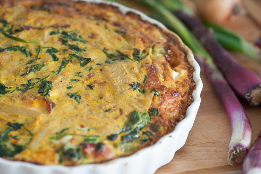 Ein herzhafter Kartoffel-Zwiebel-Gratin mit Käse