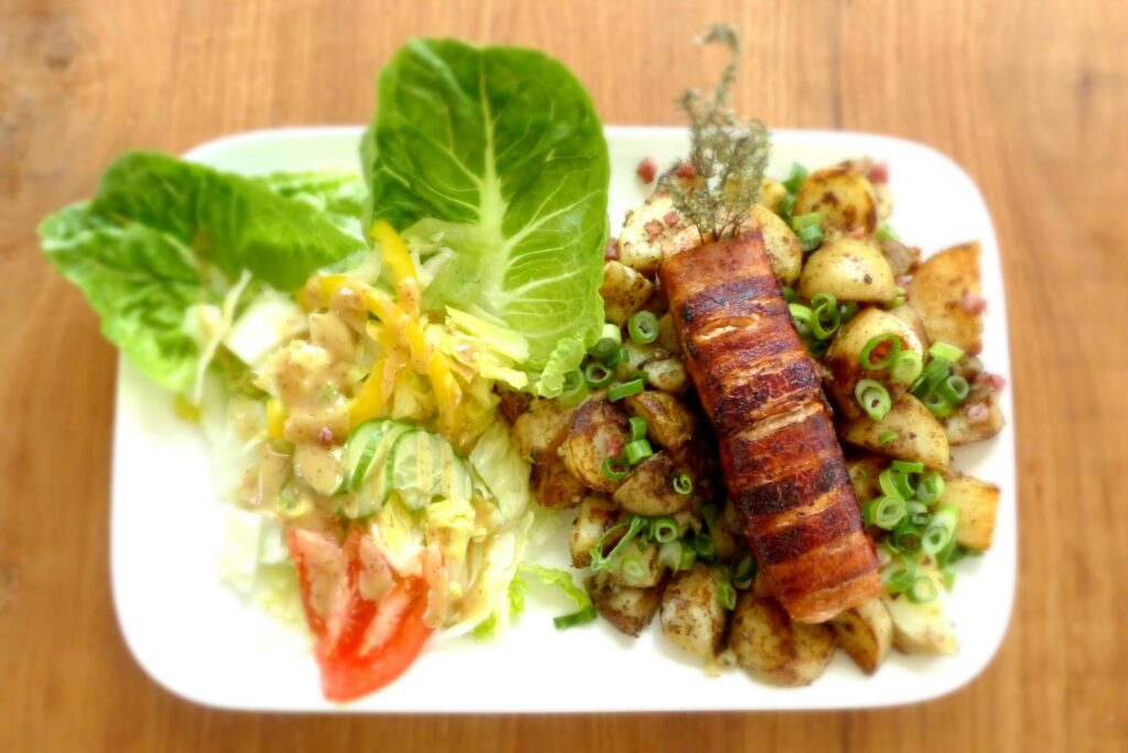 Kartoffelsalat mit Zwiebeln und einer Senf-Vinaigrette