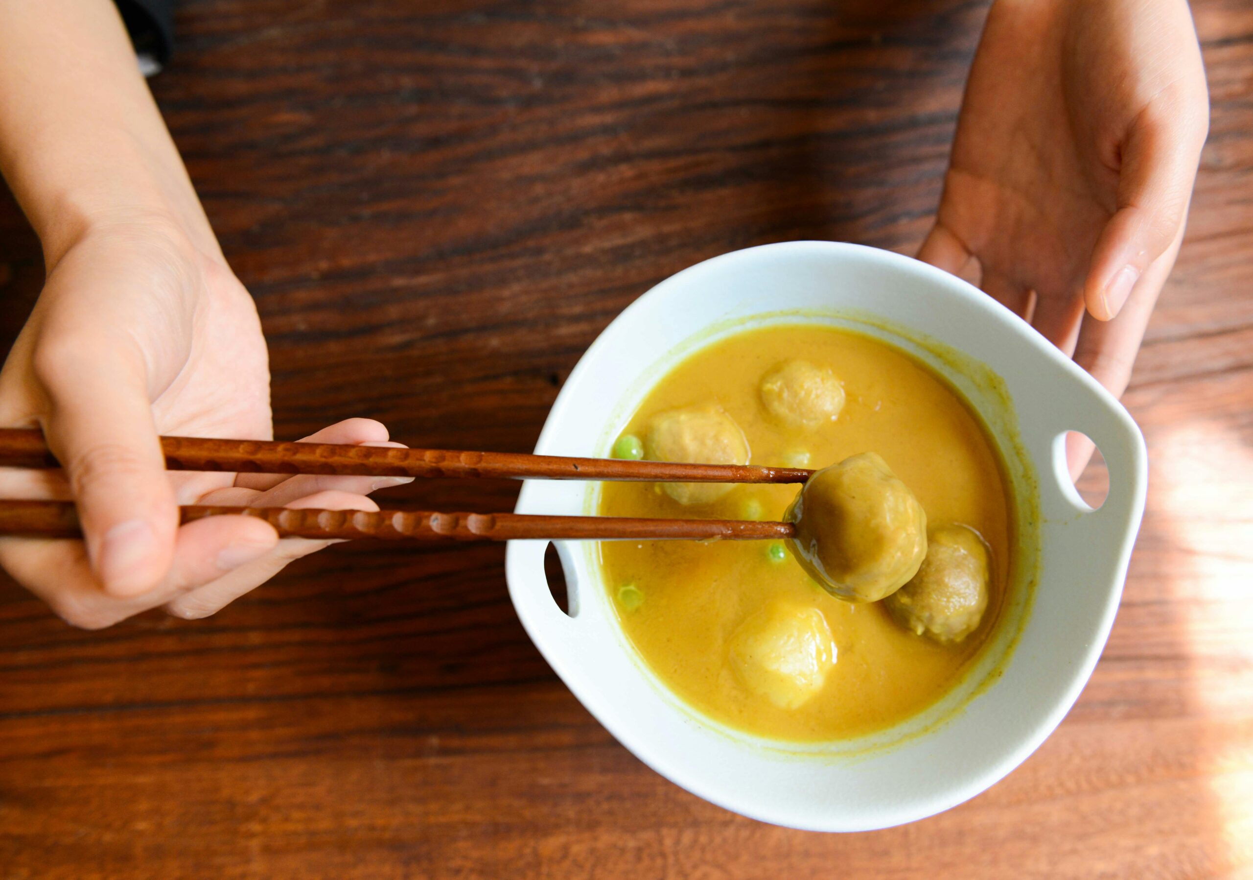 Eine schnelle Karotten-Curry-Suppe mit Kokosmilch