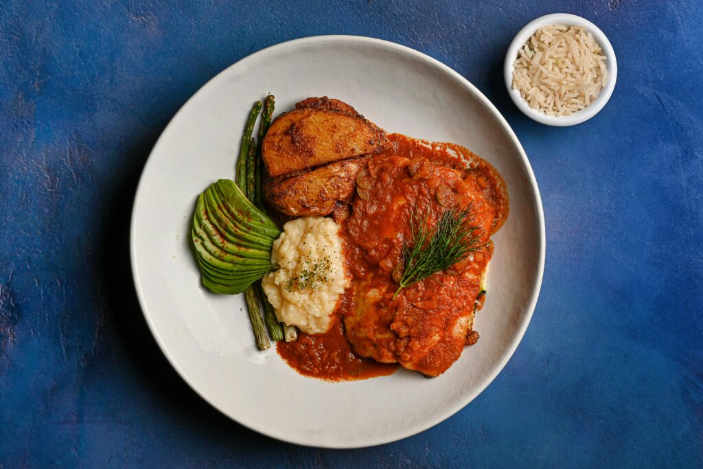Pilz-Lauch-Ragout mit Kartoffelstampf servieren