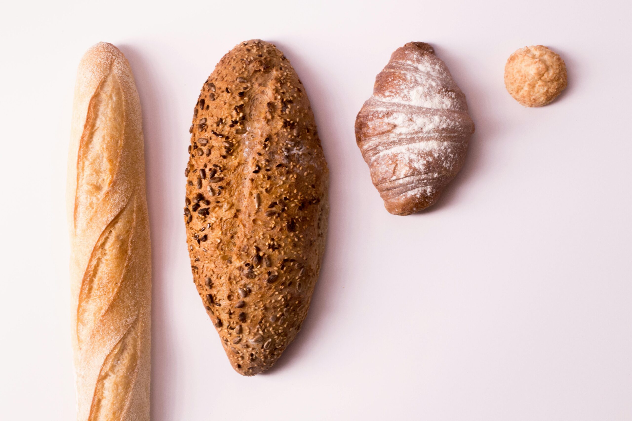 Wie backt man knusprige Brötchen für ein deutsches Frühstück?