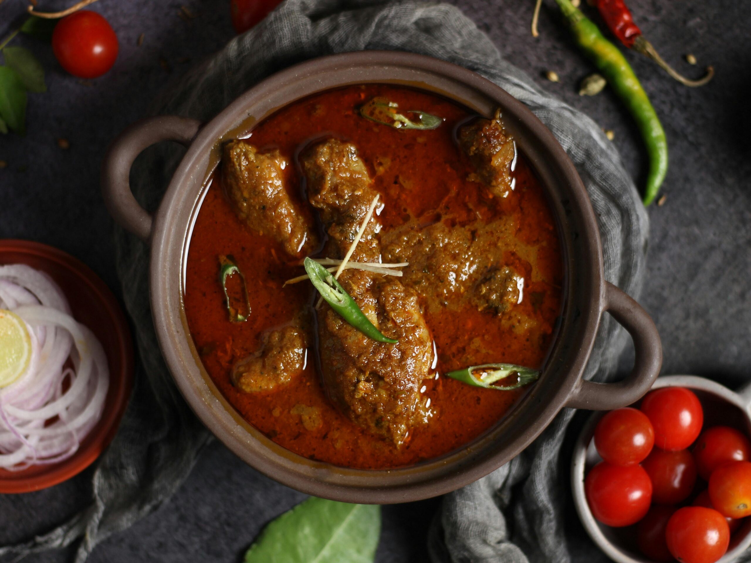 Wie bereitet man Gulasch zu, das auch Anfängern gelingt?