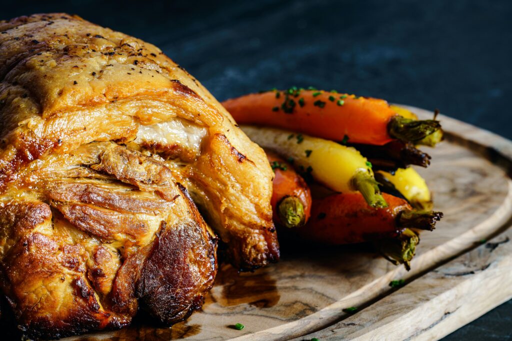 Wie macht man saftigen Schweinebraten mit einer schnellen Soße?