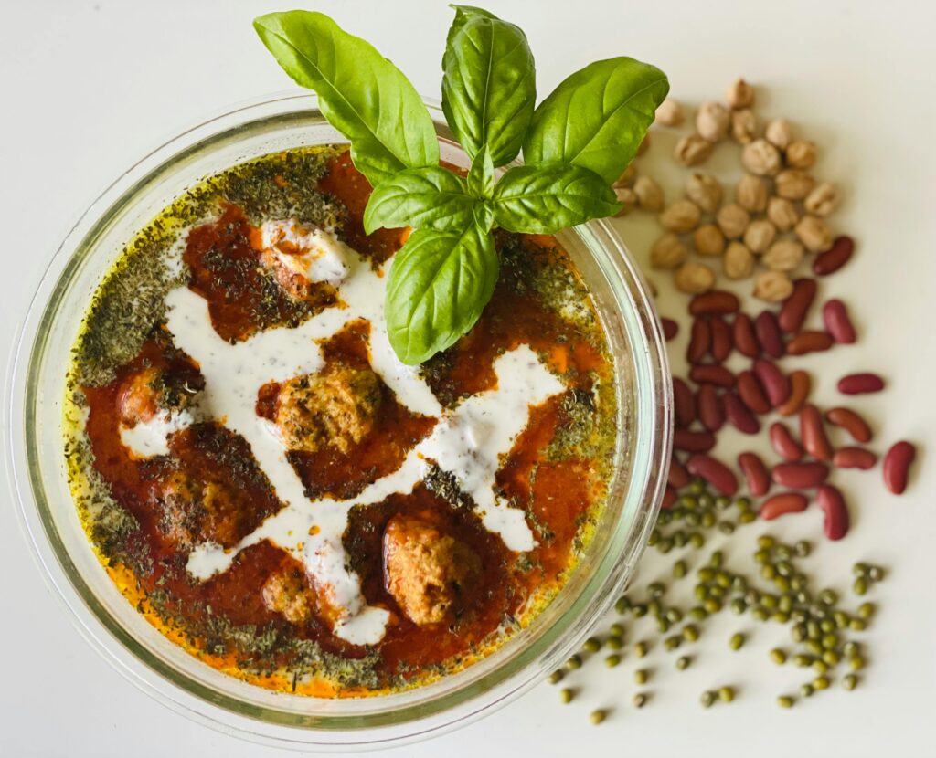 Wie kocht man Königsberger Klopse mit Kapernsoße in 30 Minuten?