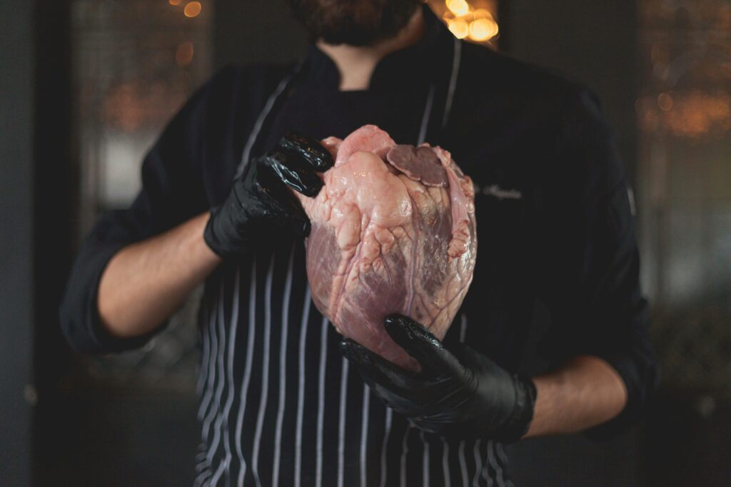 Wie macht man Hackbraten mit einer schnellen Tomatensoße?