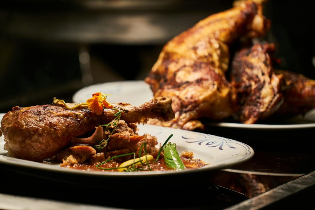 Wie bereitet man deftigen Sauerbraten ohne großen Aufwand zu?