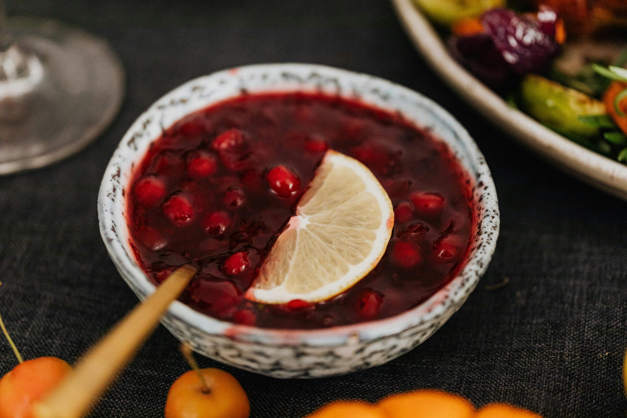 Wie kocht man schnelle Rote Grütze mit Vanillesoße?
