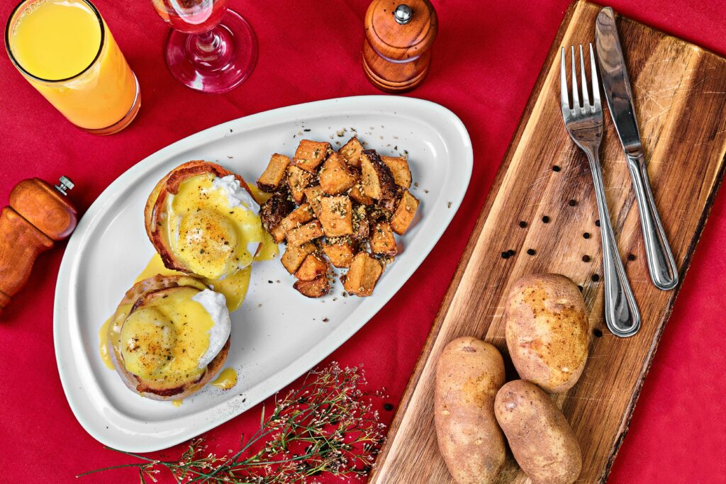 Wie kocht man würzige Senfeier mit Kartoffeln in nur 20 Minuten?
