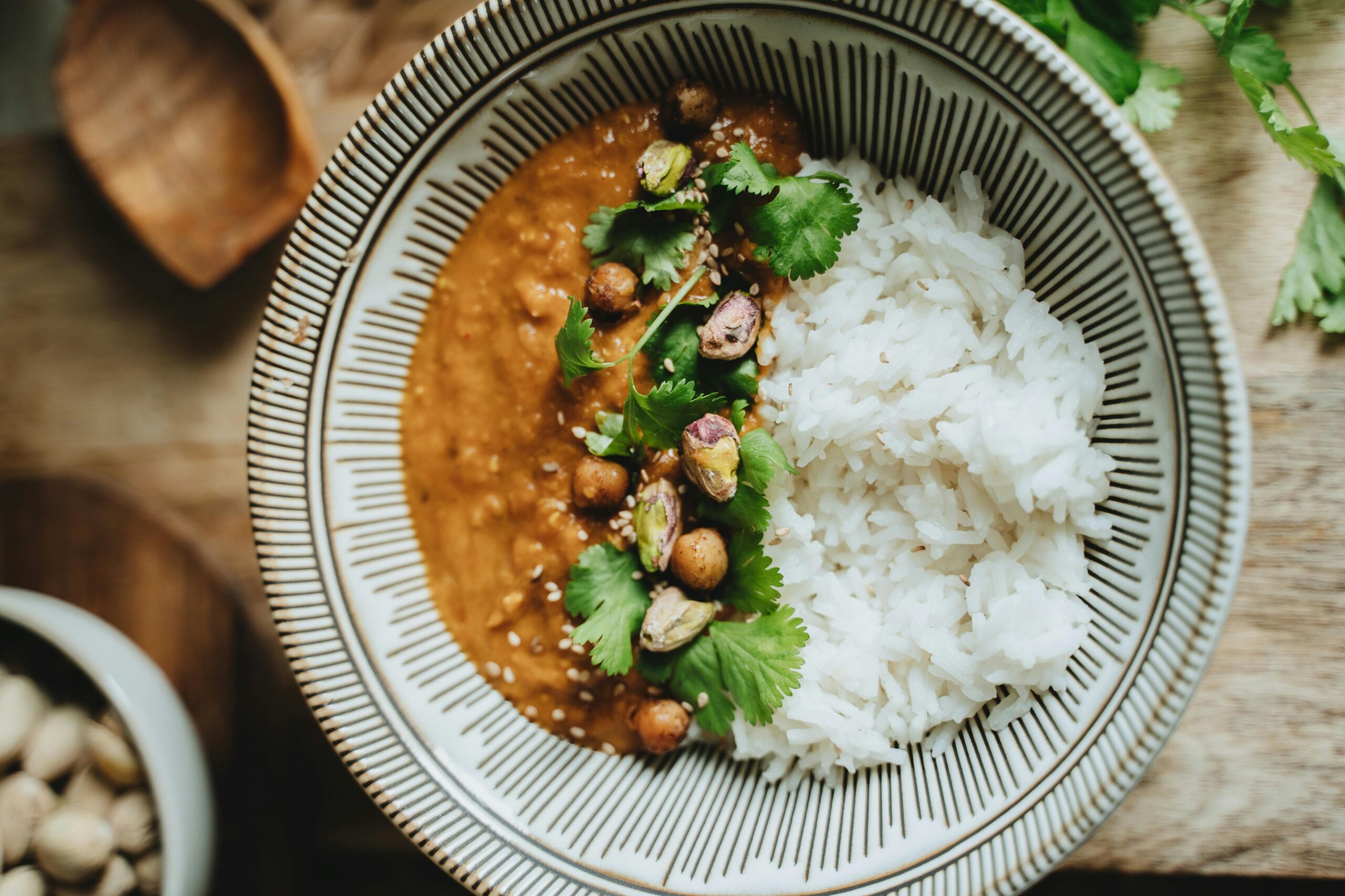 Wie macht man einfache Curry-Reis-Gerichte mit Ananas?