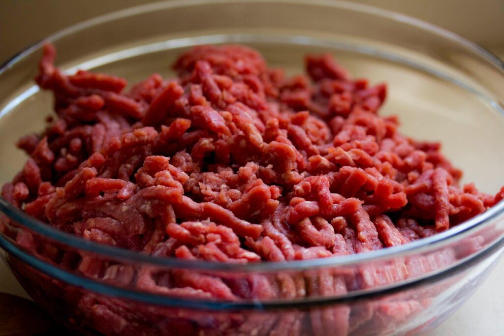 Wie brät man Hackfleisch, ohne dass es Klumpen bildet?
