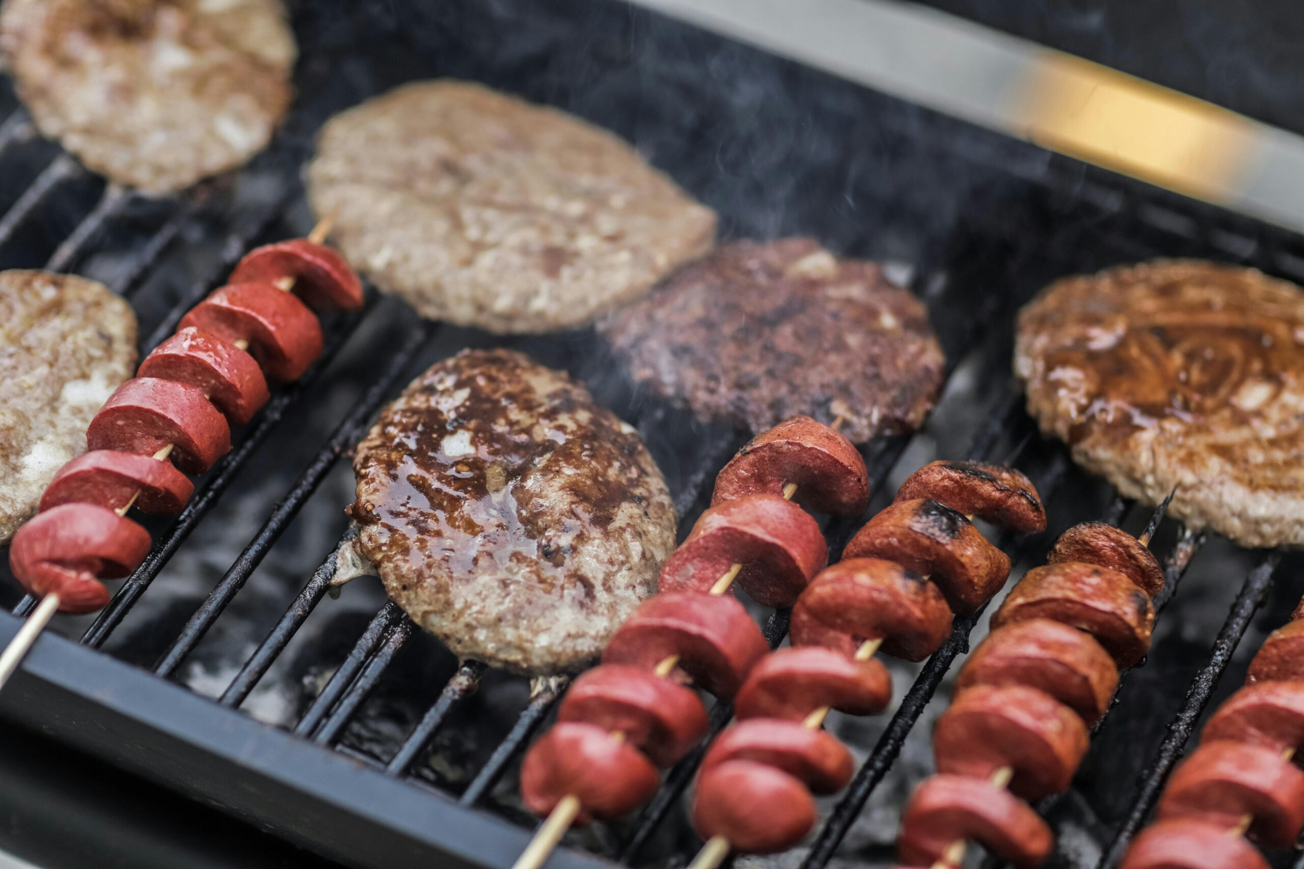Wie lange sollten Königsberger Klopse in der Soße ziehen, damit sie zart werden?
