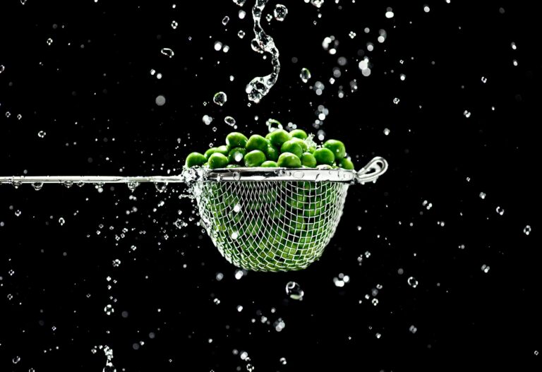 Wie kocht man ein schnelles Erbspüree mit Tiefkühlerbsen?