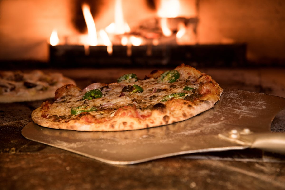 Warum wird selbstgemachter Pizzateig manchmal zäh und wie kann man das verhindern