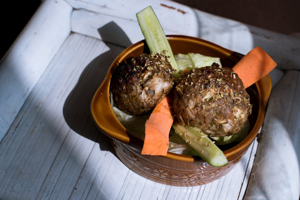 Wie bereitet man vegane Frikadellen aus Kartoffeln und Linsen zu, ohne dass sie auseinanderfallen