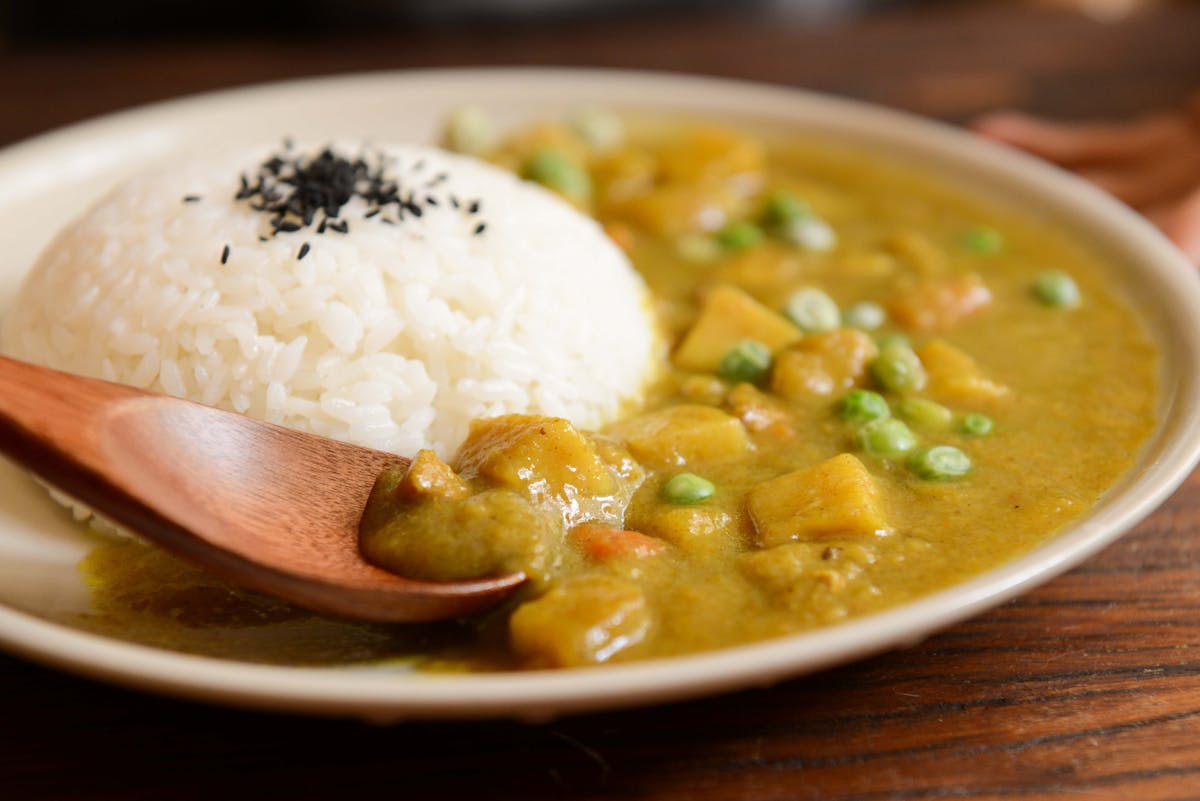 Welche Beilagen passen am besten zu einem asiatischen Curry mit Kokosmilch