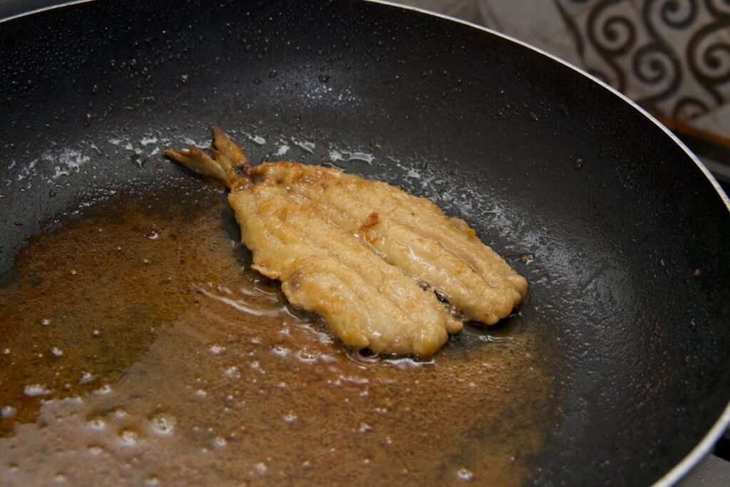 Wie brät man Zanderfilet, ohne dass die Haut kleben bleibt