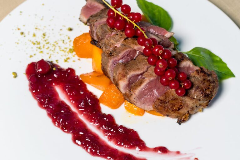 Wie brät man Entenbrust, damit sie innen zart bleibt und außen knusprig wird?