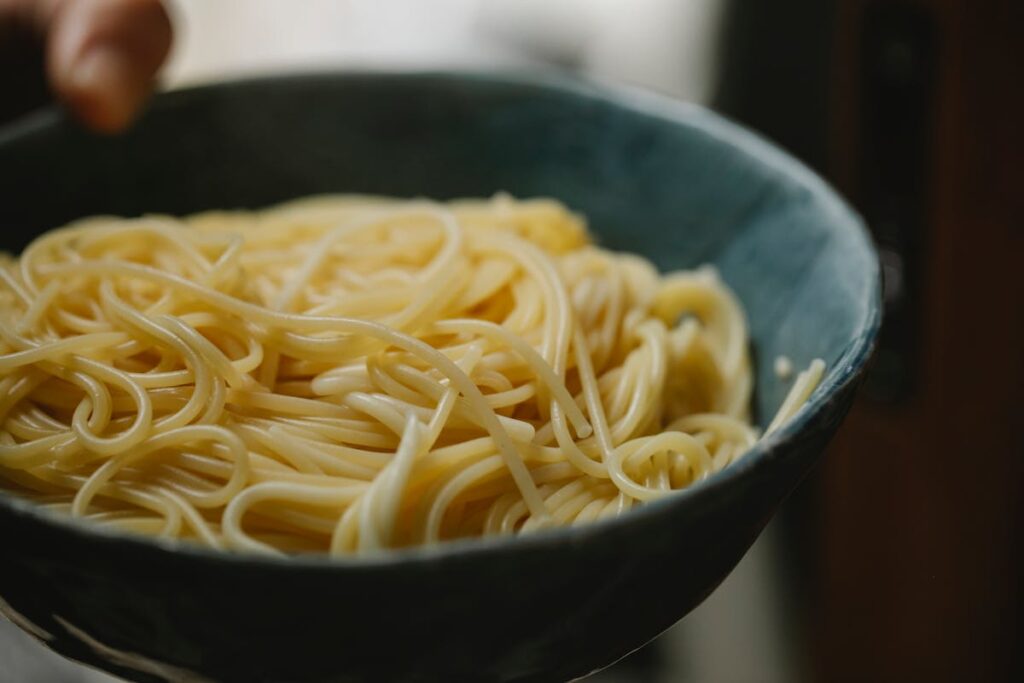 Warum wird Pasta manchmal klebrig und wie kocht man sie perfekt al dente?