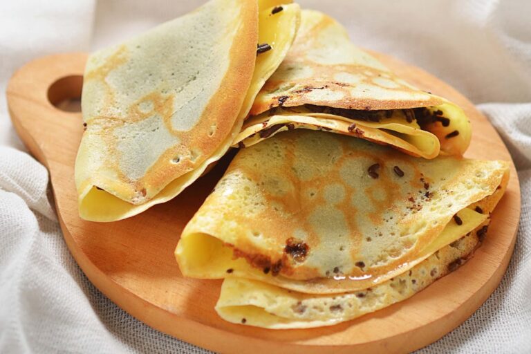 Welche Tricks gibt es, um Crêpes besonders dünn und gleichmäßig zu backen?