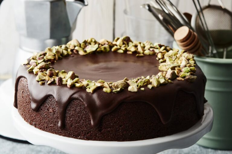 Wie bleibt Schokoladenglasur auf Kuchen glänzend und reißt nicht?