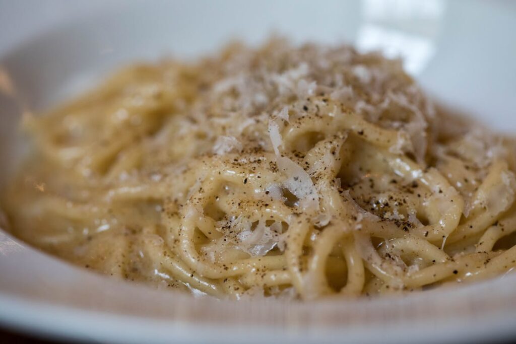 Wie macht man Spaghetti mit Knoblauch und Öl in nur 15 Minuten?