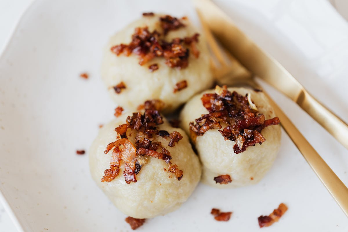 Wie vermeidet man, dass Kartoffelklöße beim Kochen auseinanderfallen?