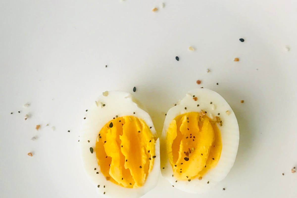 Wie macht man einfache Eier in Senfsoße mit Kartoffelpüree?