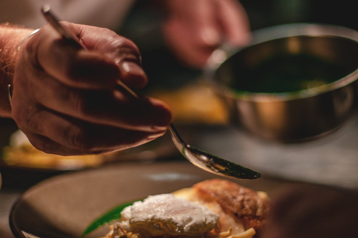 Einfache Grünkernbratlinge mit Joghurtdip – knusprig und aromatisch