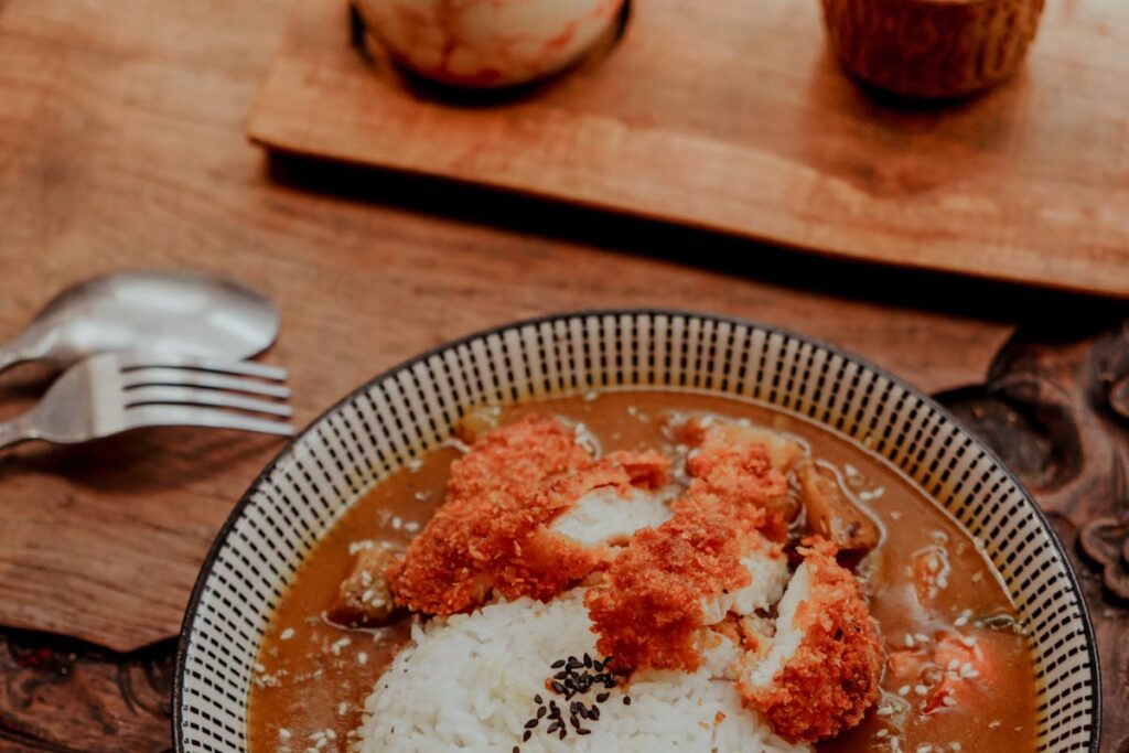 Wie macht man aromatische Paprika-Reispfanne mit Hähnchen