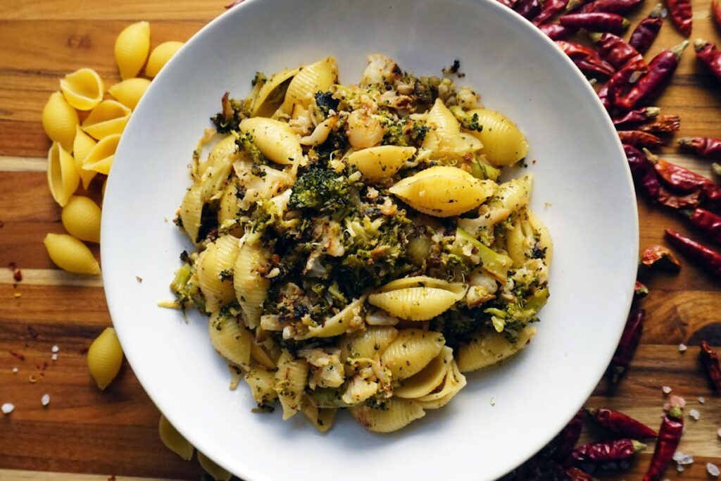 Schnelles Pfannengericht mit Brokkoli und Nudeln – so gelingt es aromatisch und unkompliziert 30 Wie macht man ein schnelles Pfannengericht mit Brokkoli und Nudeln