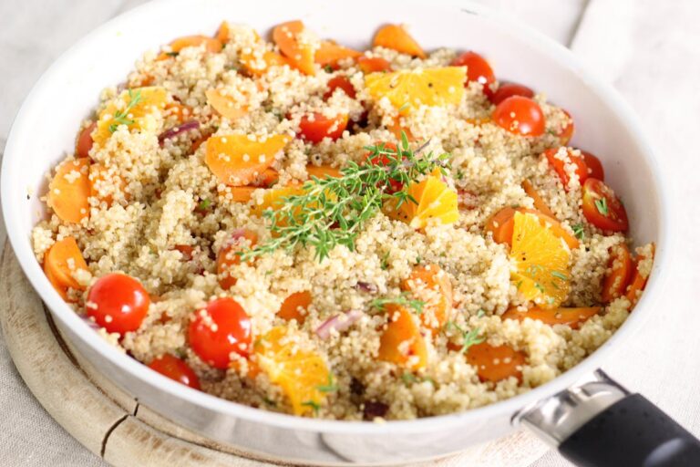 Wie macht man eine herzhafte Quinoa-Gemüse-Pfanne?