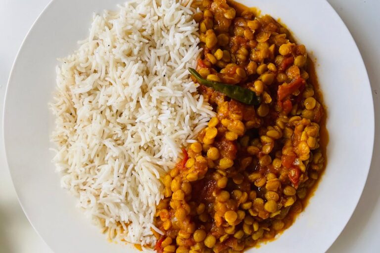 Tomaten-Linsen-Curry mit einer leichten Kokosmilch