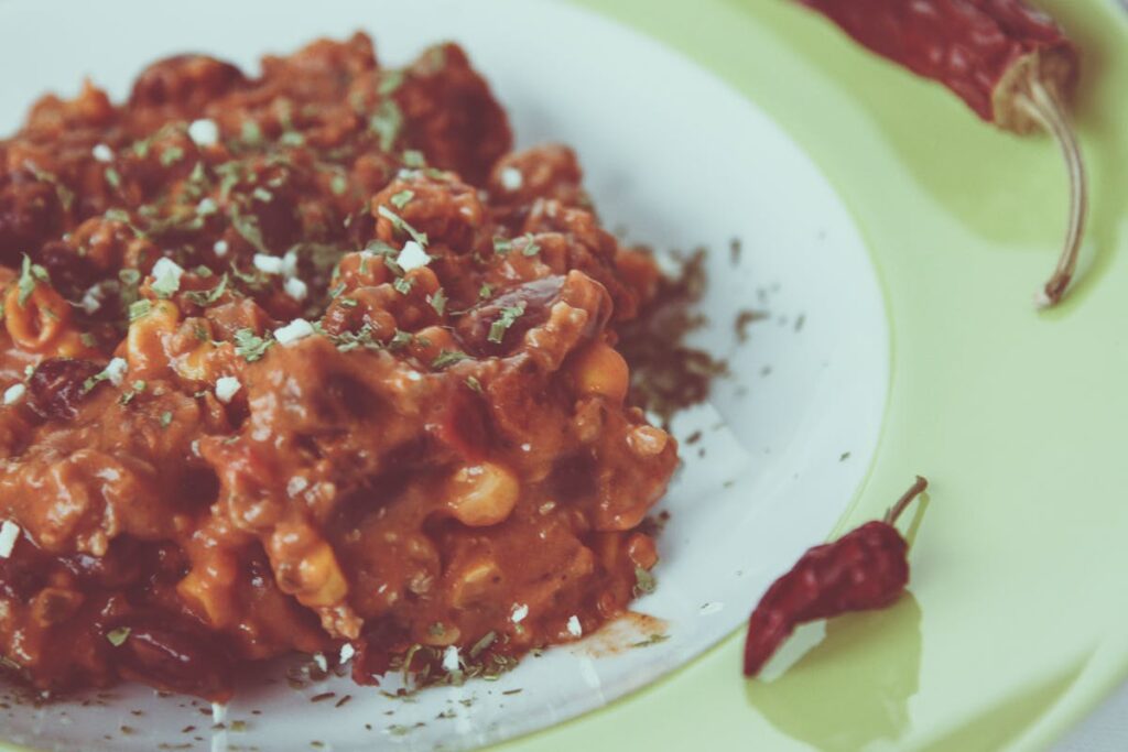 Wie macht man ein schnelles Chili sin Carne mit Kidneybohnen?