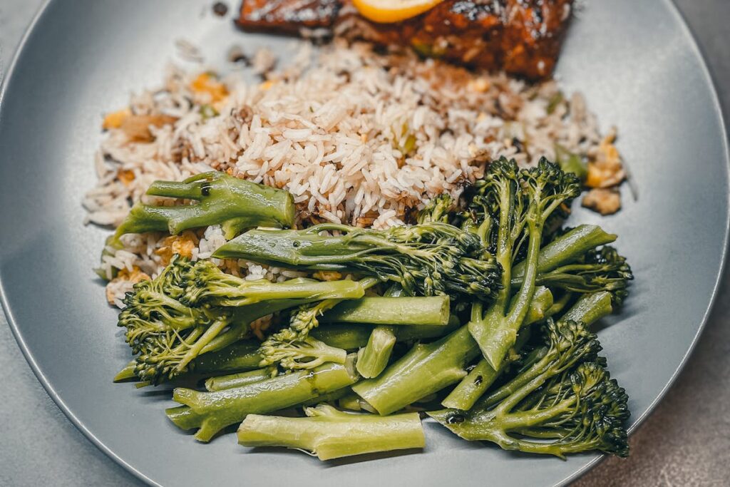 Wie kocht man ein schnelles Brokkoli-Gemüse mit Reis? 22 Wie kocht man ein schnelles Brokkoli-Gemüse mit Reis?